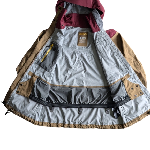 MEC Rain Jacket (Pertex) - Picture 3 of 10